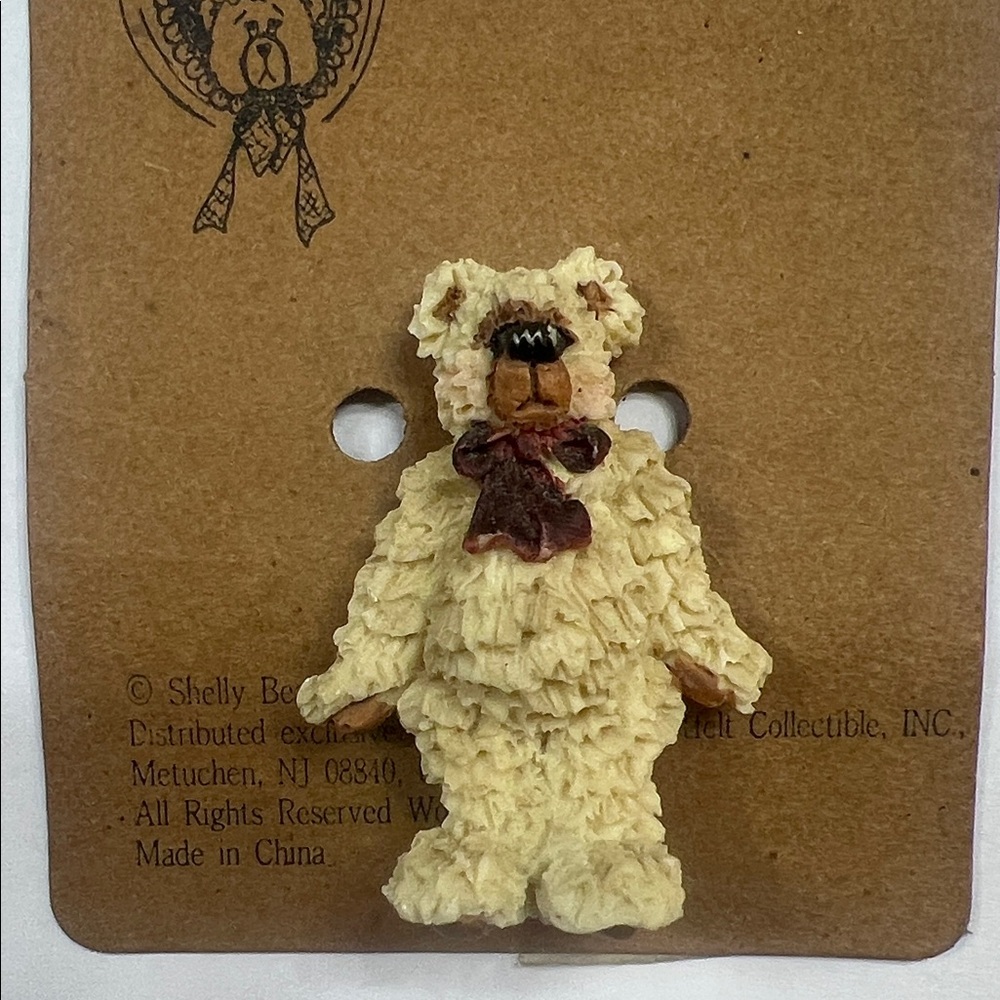 Shelly Bear & Co. 1997 Cream Bear Bowtie Pin-Brooch Vintage - Picture 3 of 3
